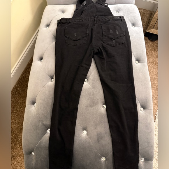 Black Stretch Distressed Denim Skinny-Fit Overalls – Edgy and Versatile! - Picture 2 of 3